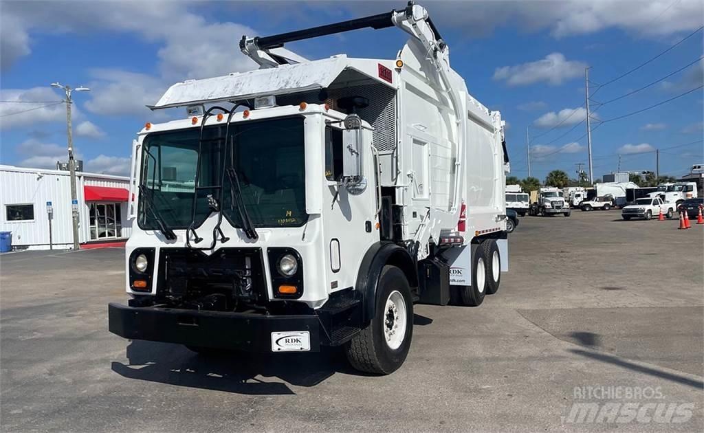 Mack MRU613 Müllwagen