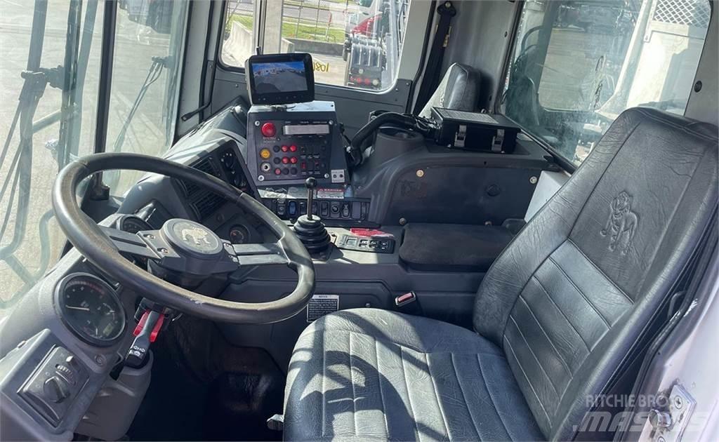 Mack MRU613 Müllwagen
