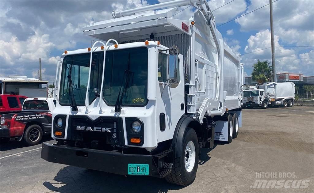 Mack MRU613 Müllwagen