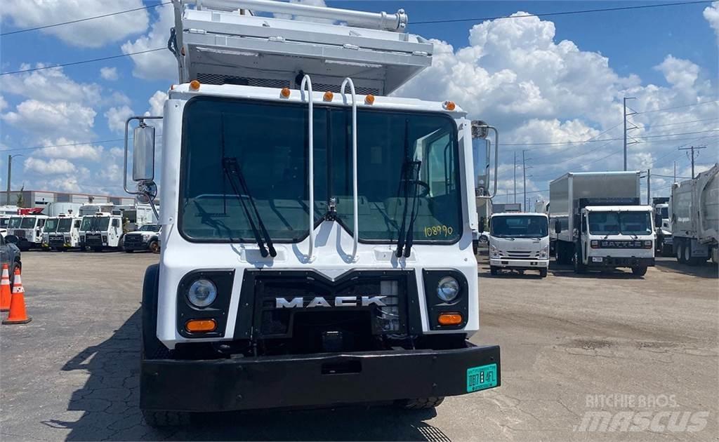 Mack MRU613 Müllwagen