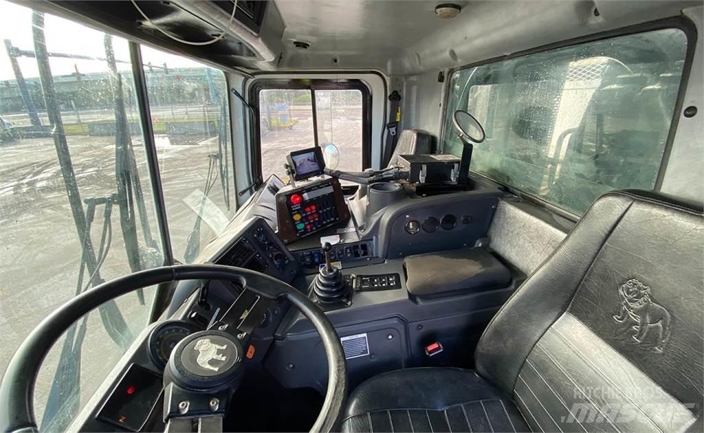 Mack MRU613 Müllwagen