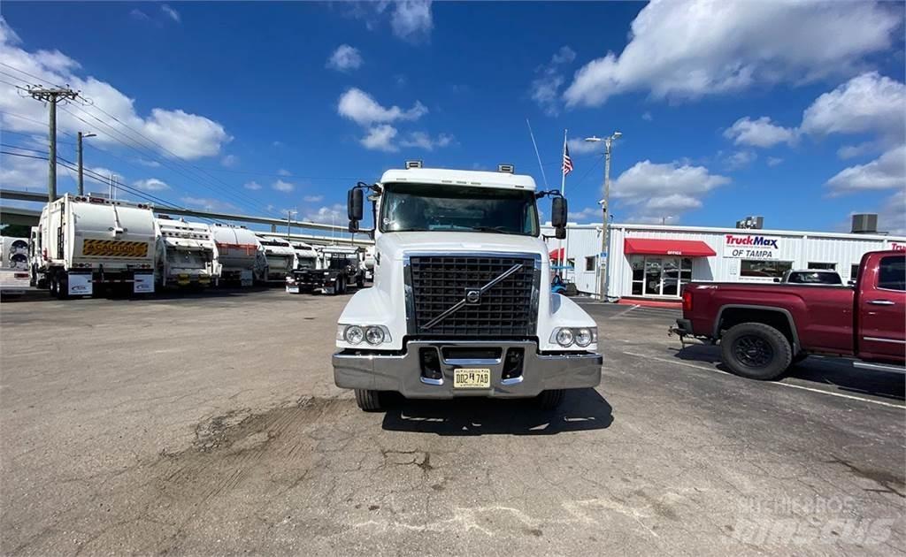 Volvo VHD64 Absetzkipper