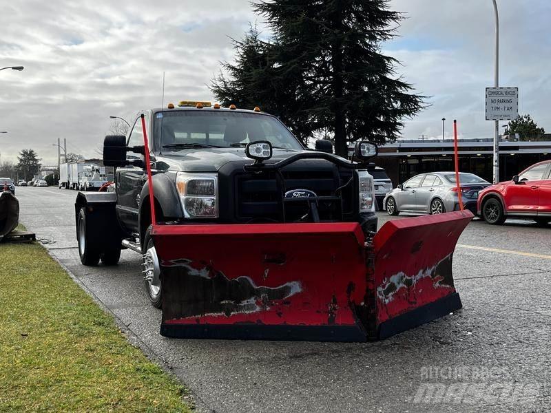 Ford F-550 Schneeschilde und -pflüge