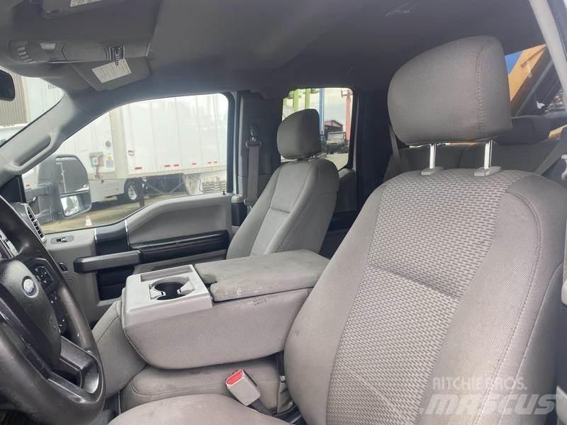 Ford F-550 Kranwagen