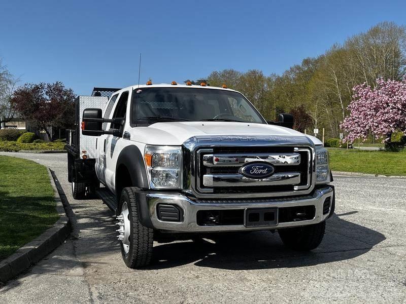 Ford F-550 Pritschenwagen/Pritschenwagen mit Seitenklappe