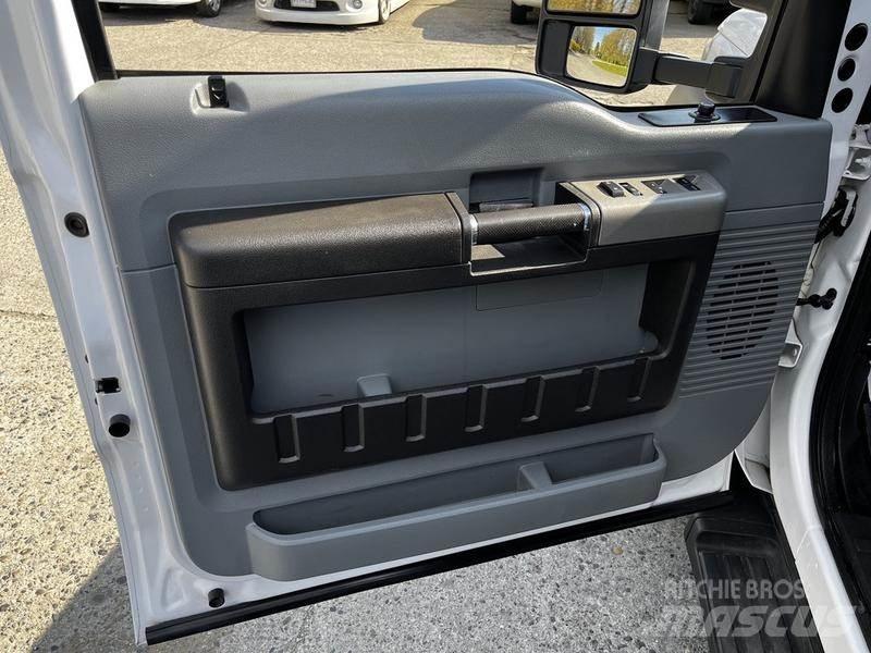 Ford F-550 Pritschenwagen/Pritschenwagen mit Seitenklappe