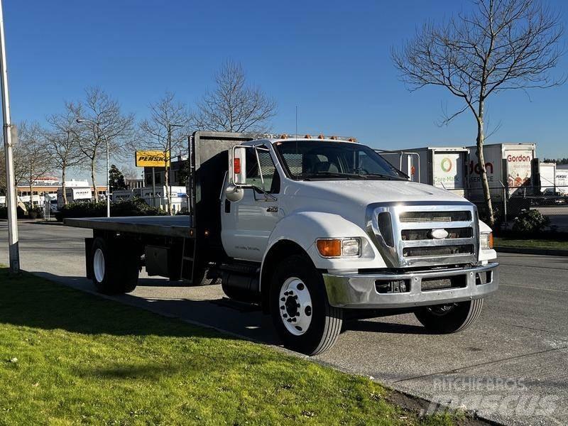 Ford F-750 Pritschenwagen/Pritschenwagen mit Seitenklappe