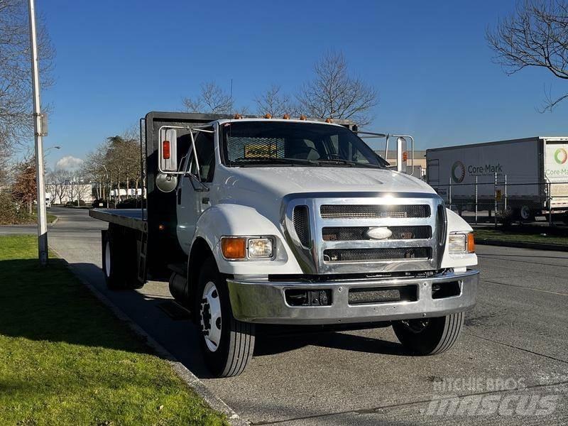Ford F-750 Pritschenwagen/Pritschenwagen mit Seitenklappe