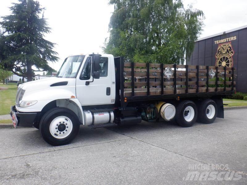 International 4400 Pritschenwagen/Pritschenwagen mit Seitenklappe