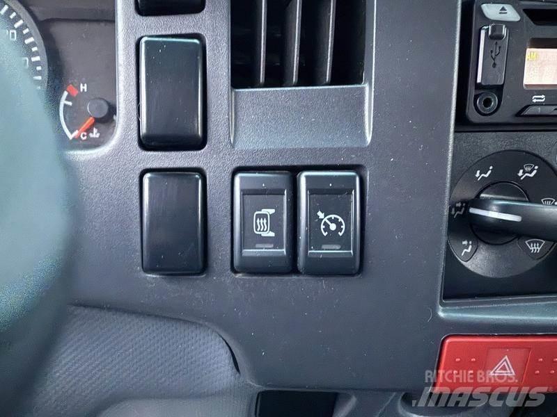 Isuzu NPR Pritschenwagen/Pritschenwagen mit Seitenklappe