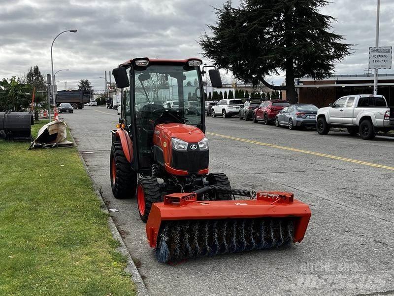 Kubota B2650 Kehrmaschine