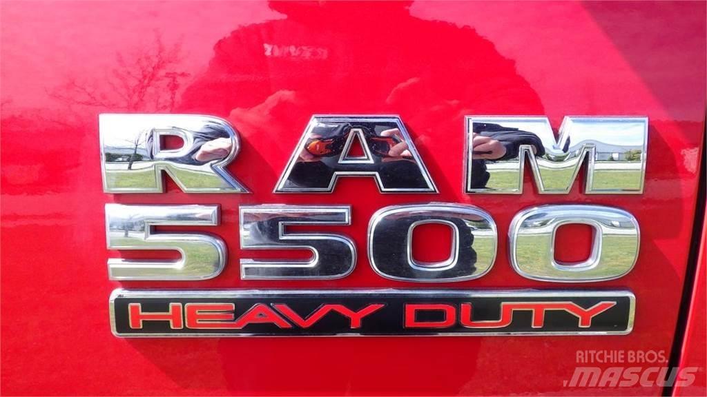 RAM 5500 Pritschenwagen/Pritschenwagen mit Seitenklappe