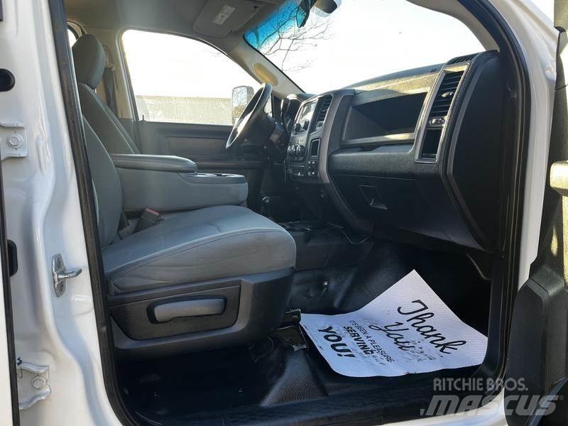 RAM 5500 Pritschenwagen/Pritschenwagen mit Seitenklappe