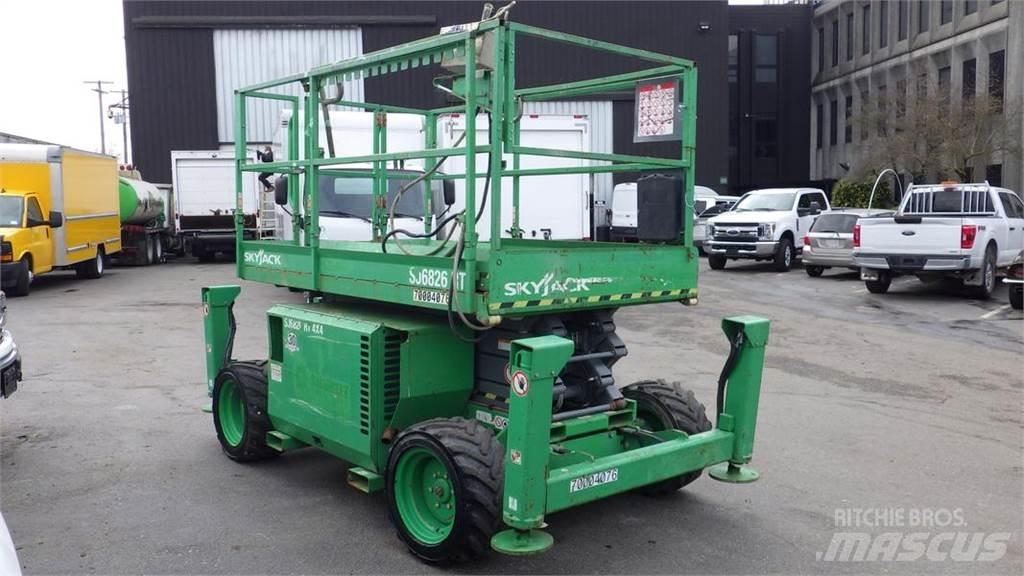 SkyJack SJ6826RT Scheren-Arbeitsbühnen