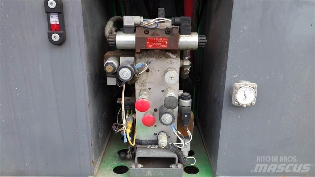 SkyJack SJ6826RT Scheren-Arbeitsbühnen
