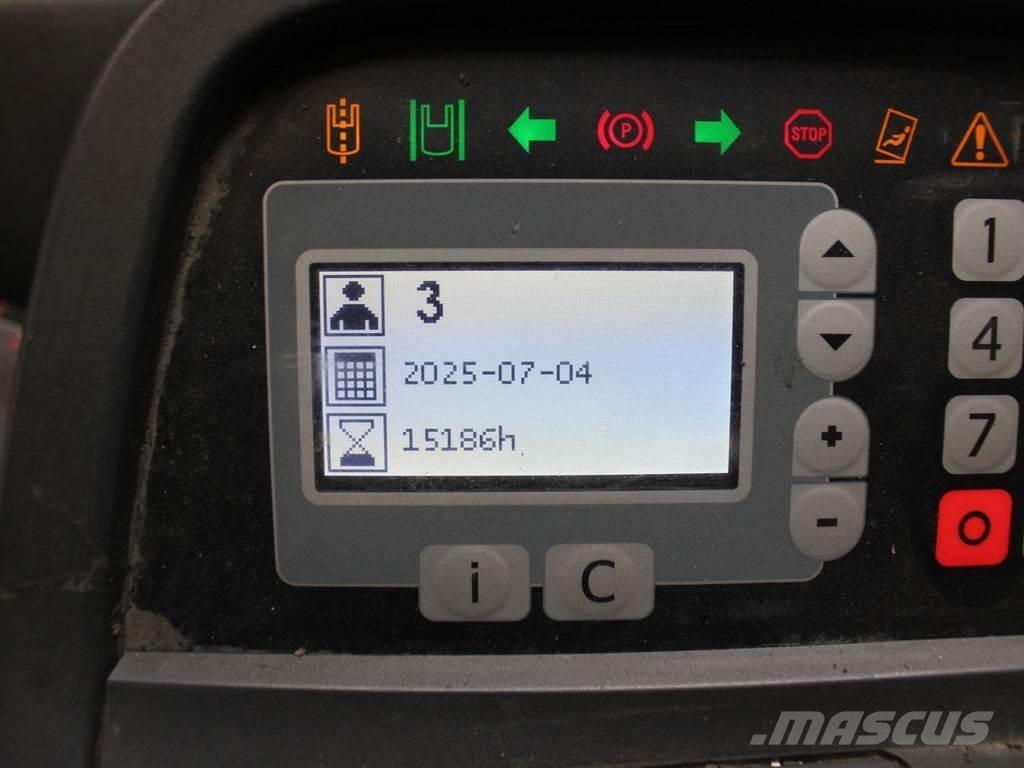 BT RRE 140 Schubmaststapler