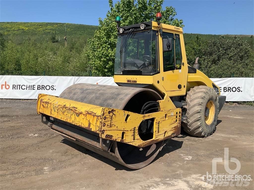 Bomag BW213DH-4 Erdbauwalzen