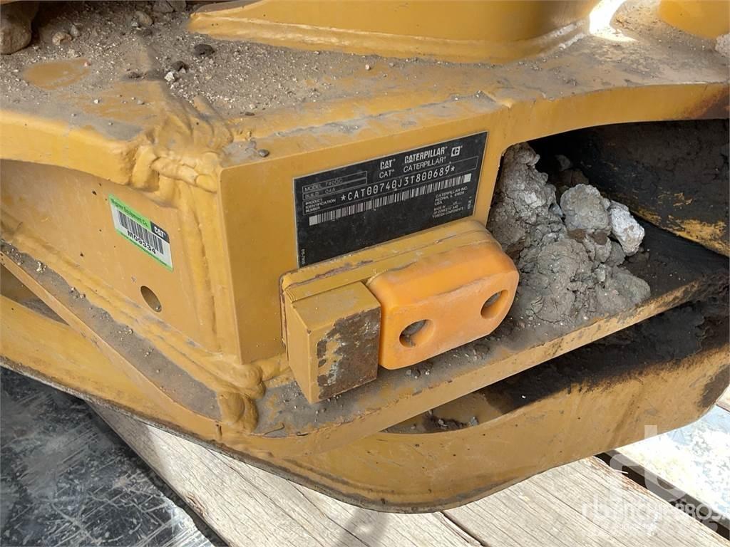 CAT 740GC Dumper - Knickgelenk