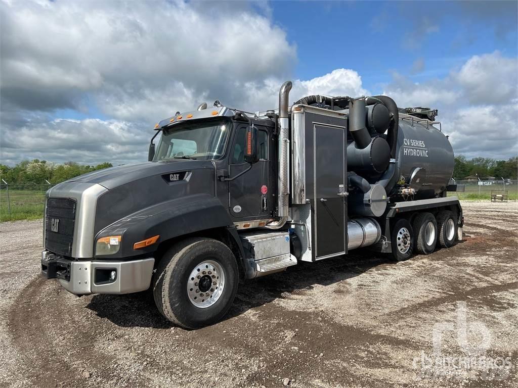 CAT CT660 Saug- und Druckwagen
