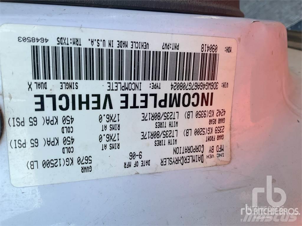 Dodge 3500 Pritschenwagen/Pritschenwagen mit Seitenklappe