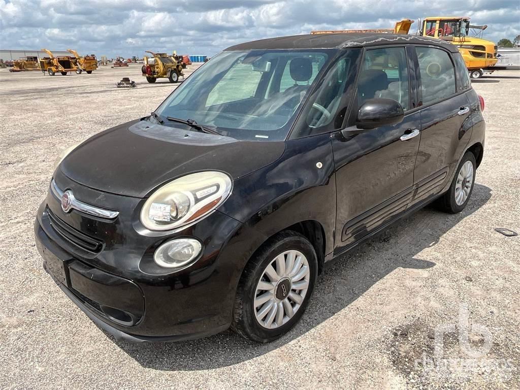 Fiat 500L PKWs