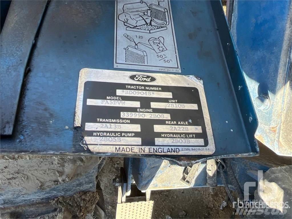 Ford 7740 Rohrverlegeraupen