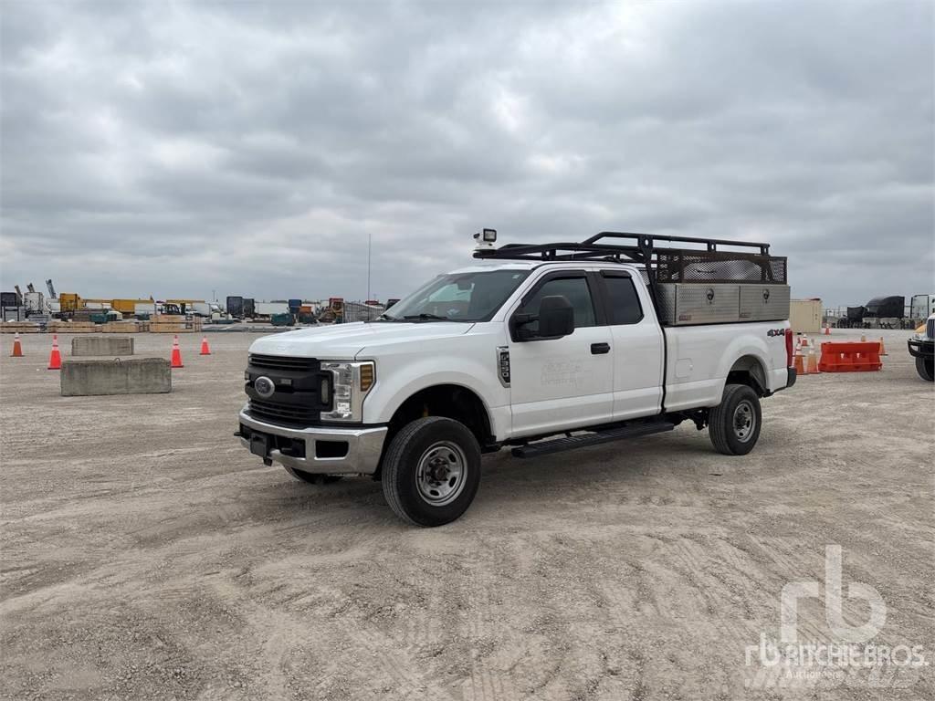 Ford F-350 Pickup/Pritschenwagen