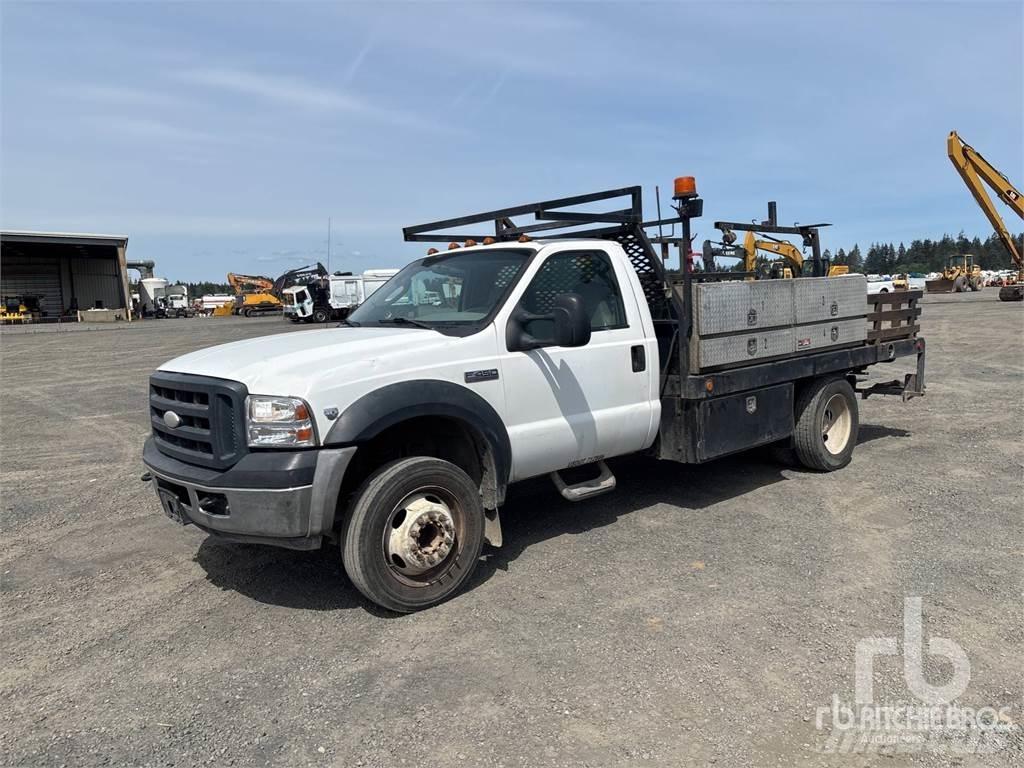 Ford F-450 Pritschenwagen/Pritschenwagen mit Seitenklappe