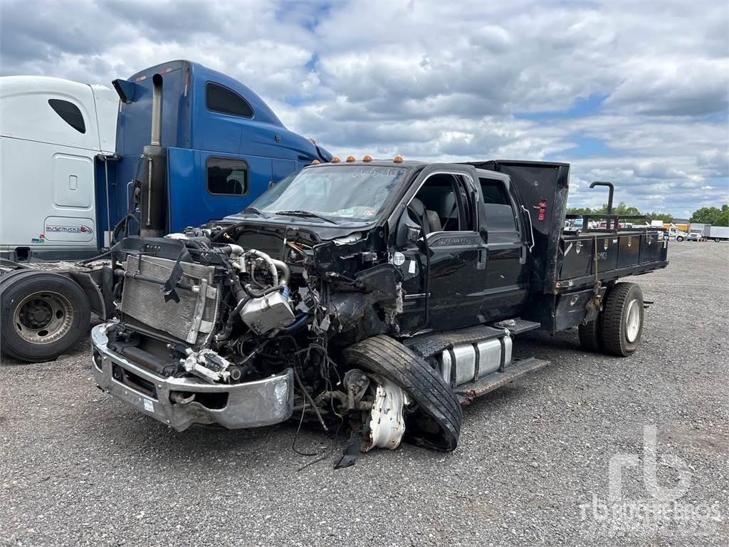 Ford F-750 Pritschenwagen/Pritschenwagen mit Seitenklappe