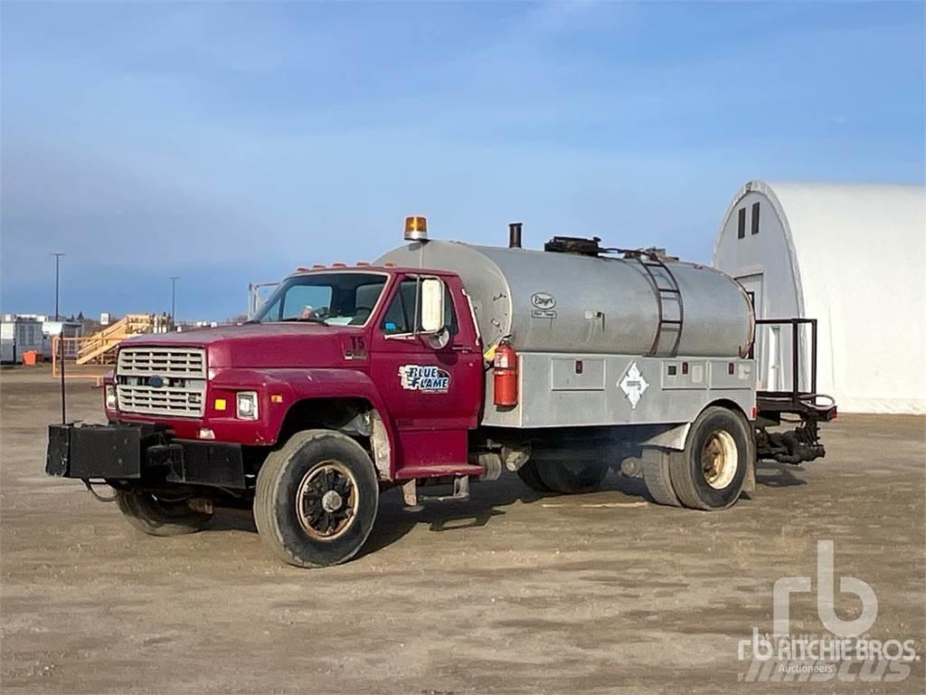 Ford F800 Bitumen Sprayer