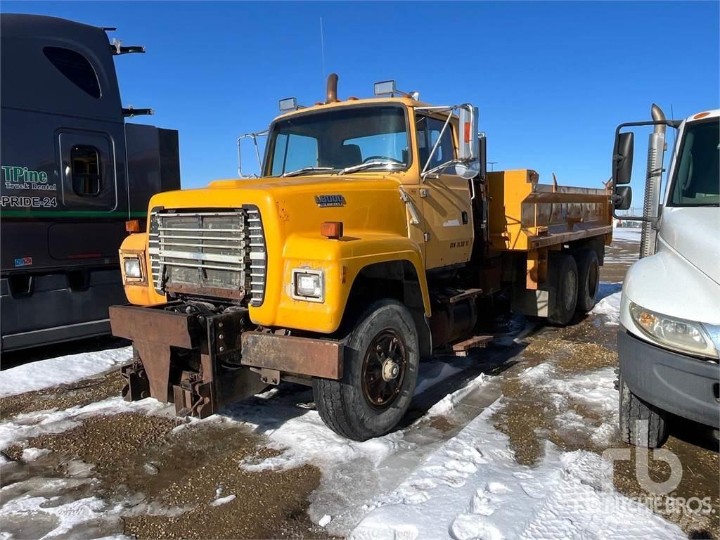 Ford L8000 Kipper