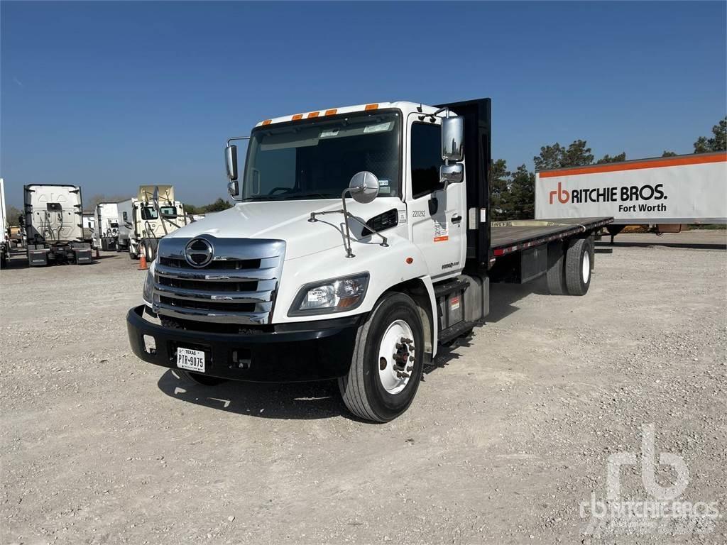 Hino 268 Pritschenwagen/Pritschenwagen mit Seitenklappe