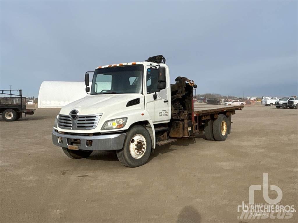 Hino 338 Kranwagen