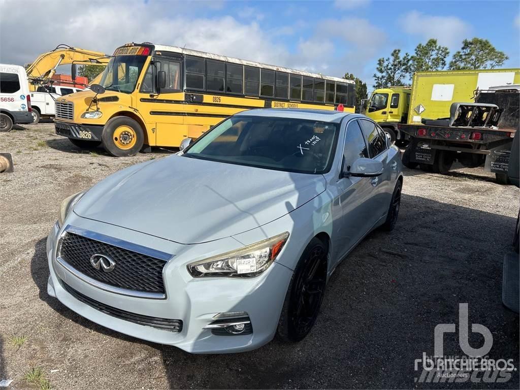 Infiniti Q50 PKWs