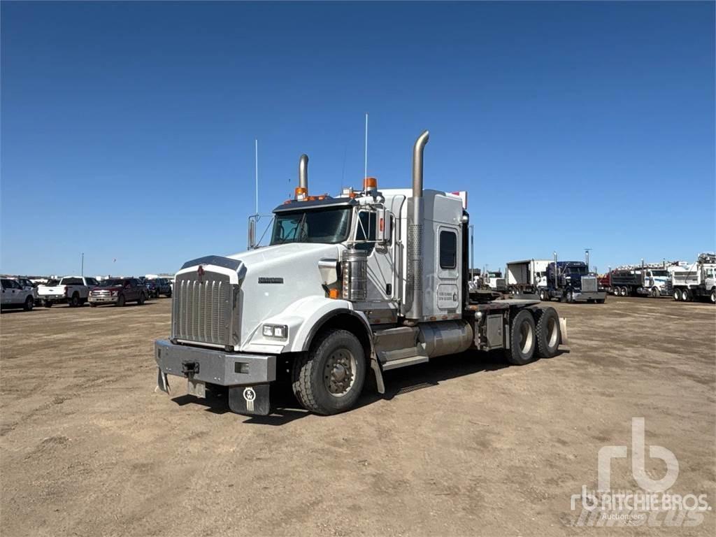 Kenworth T800 Pritschenwagen mit Seilwinde