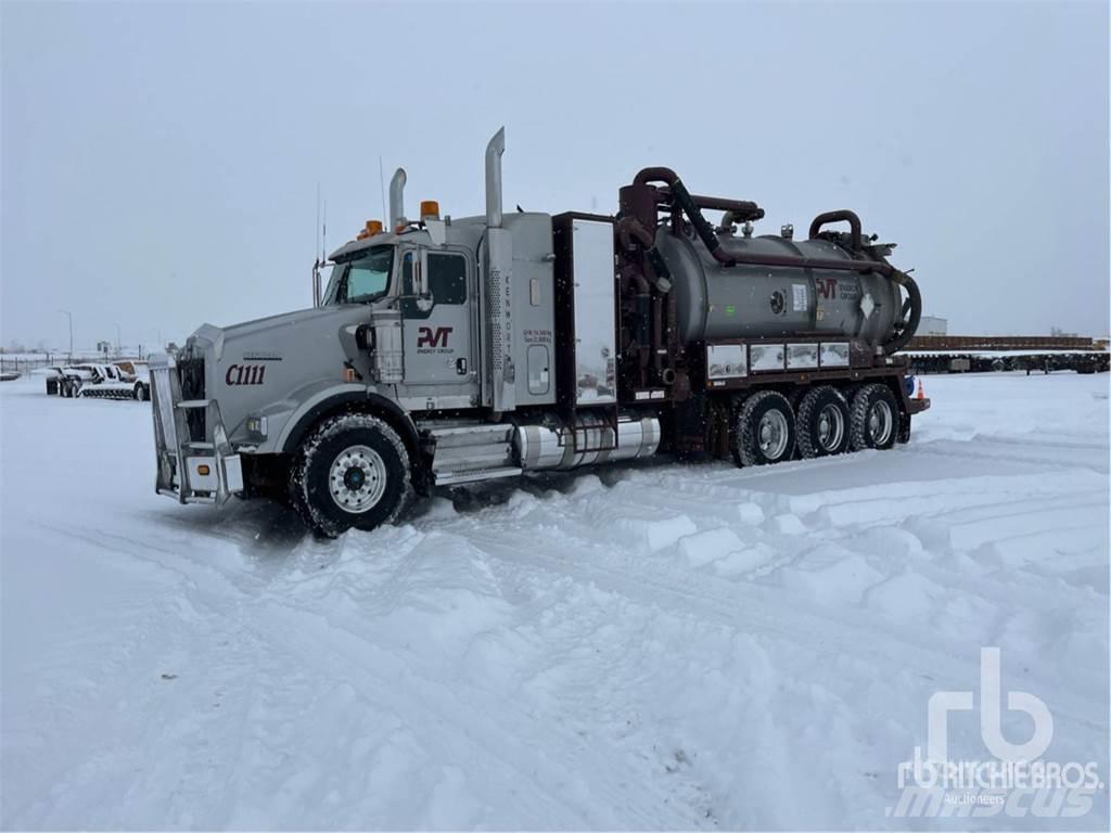 Kenworth T800 Saug- und Druckwagen