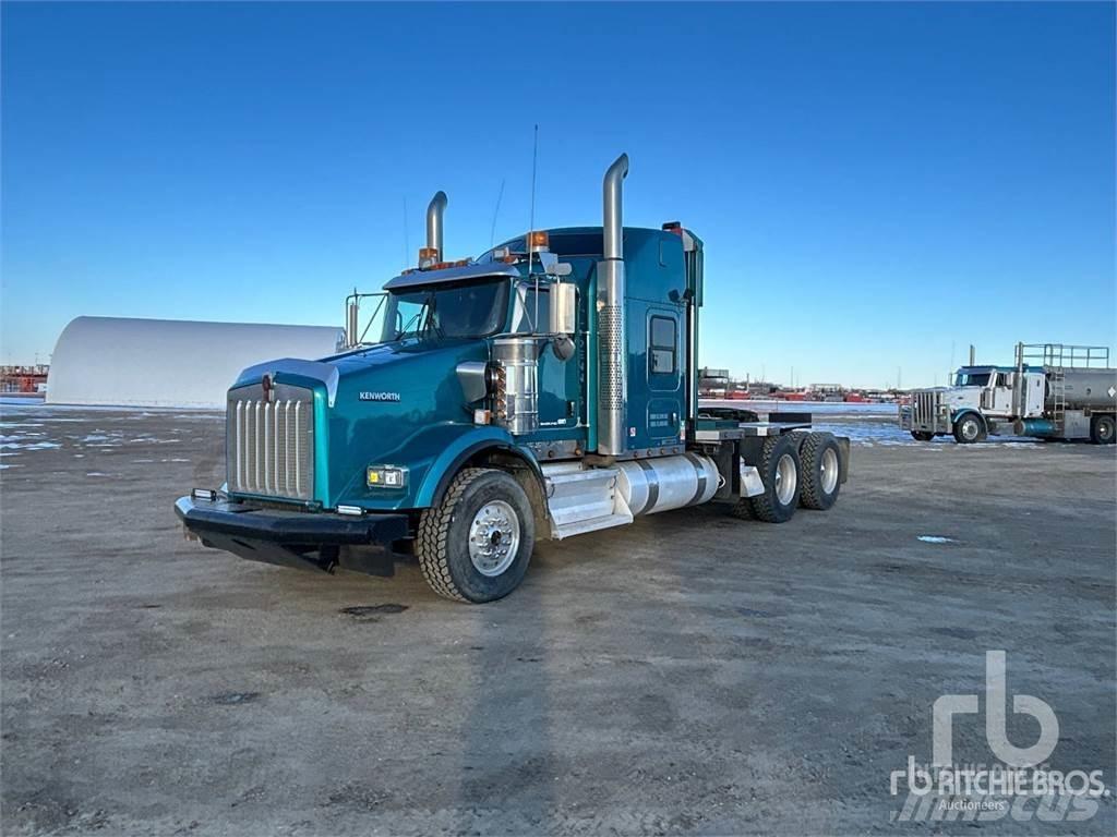 Kenworth T800 Pritschenwagen mit Seilwinde