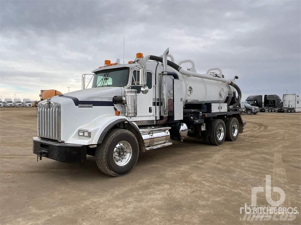 Kenworth T800 Saug- und Druckwagen