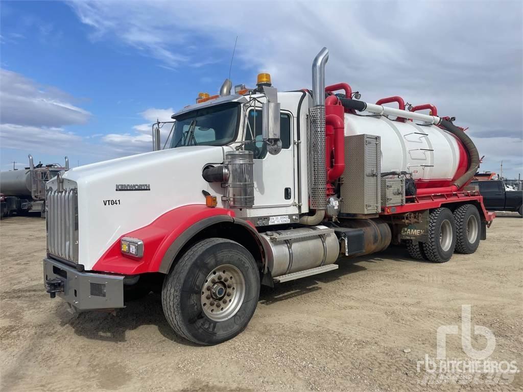 Kenworth T800 Saug- und Druckwagen