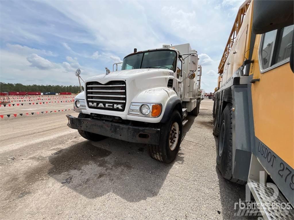 Mack CV713 Kommunal-Sonderfahrzeuge