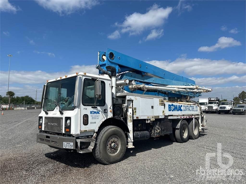 Mack MR688S Betonmischer