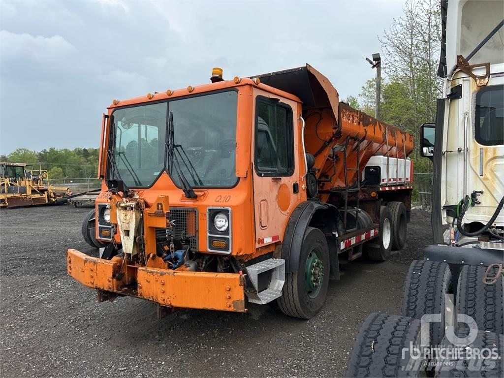 Mack MR688S Sand- und Salzstreuer