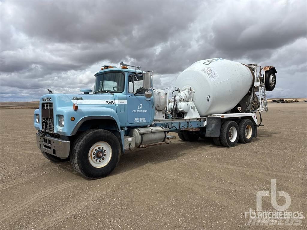 Mack RD690S Betonmischer