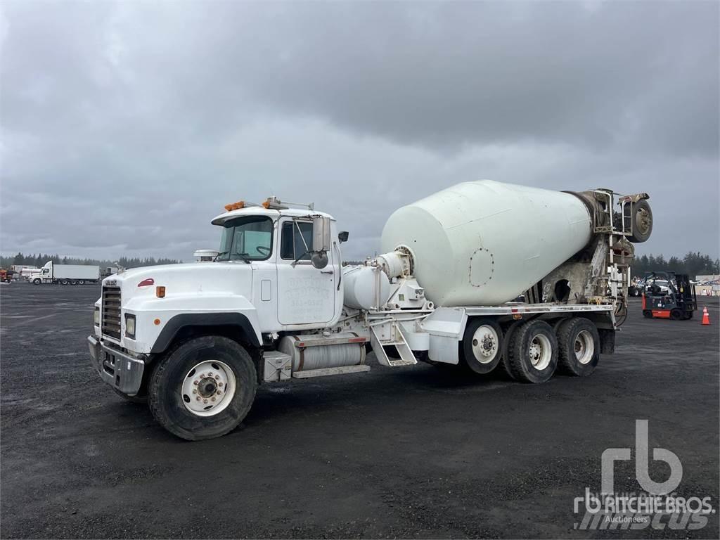 Mack RD690S Betonmischer