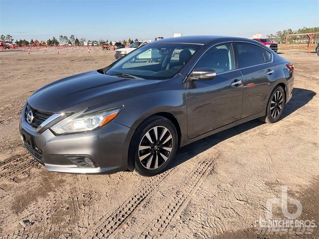 Nissan ALTIMA PKWs
