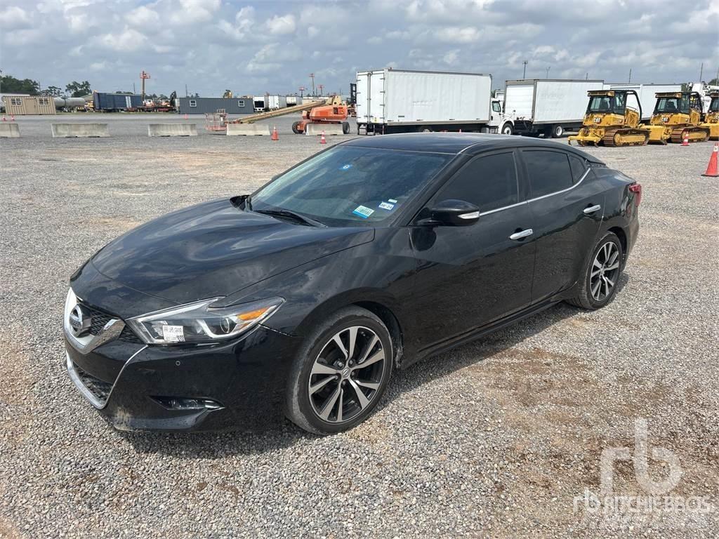 Nissan MAXIMA PKWs
