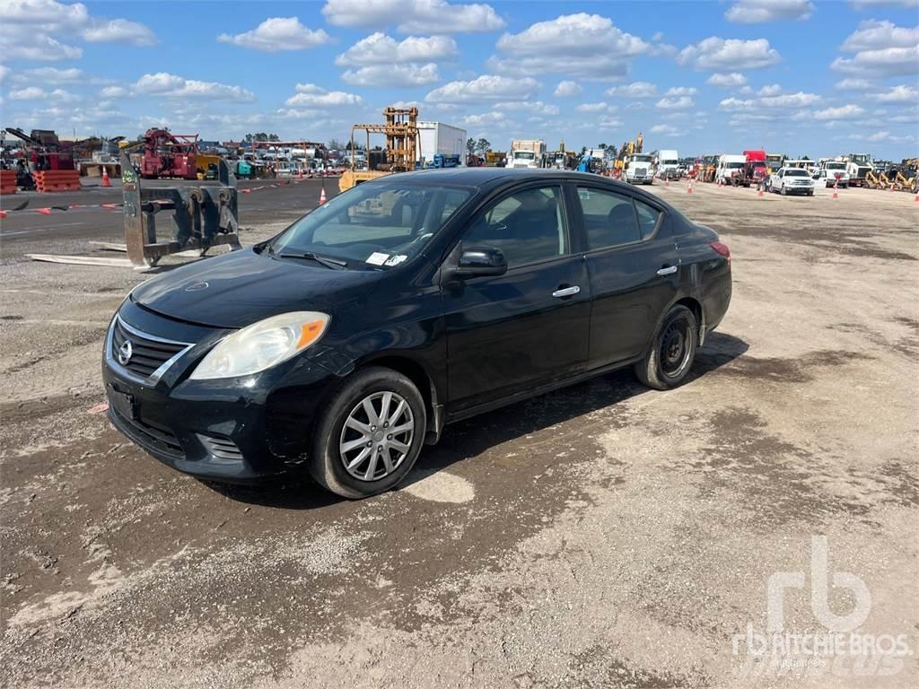 Nissan VERSA PKWs