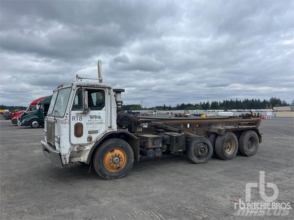Peterbilt 320 Absetzkipper