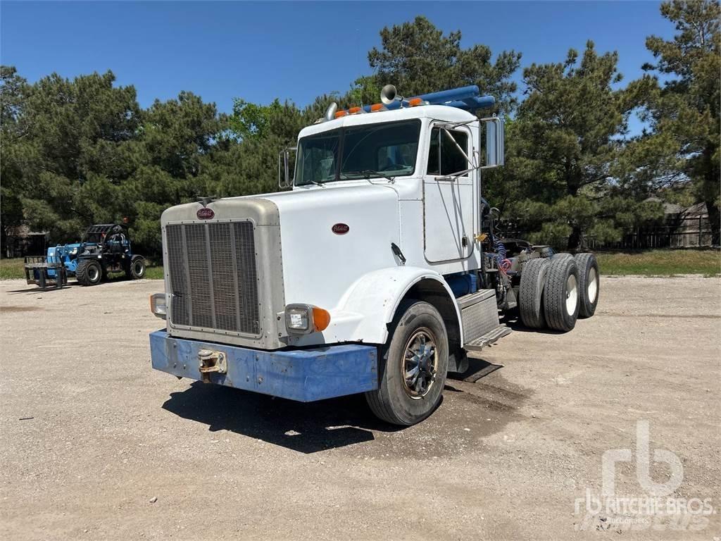 Peterbilt 378 Pritschenwagen mit Seilwinde