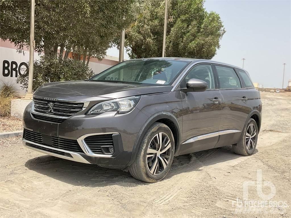 Peugeot 5008 PKWs